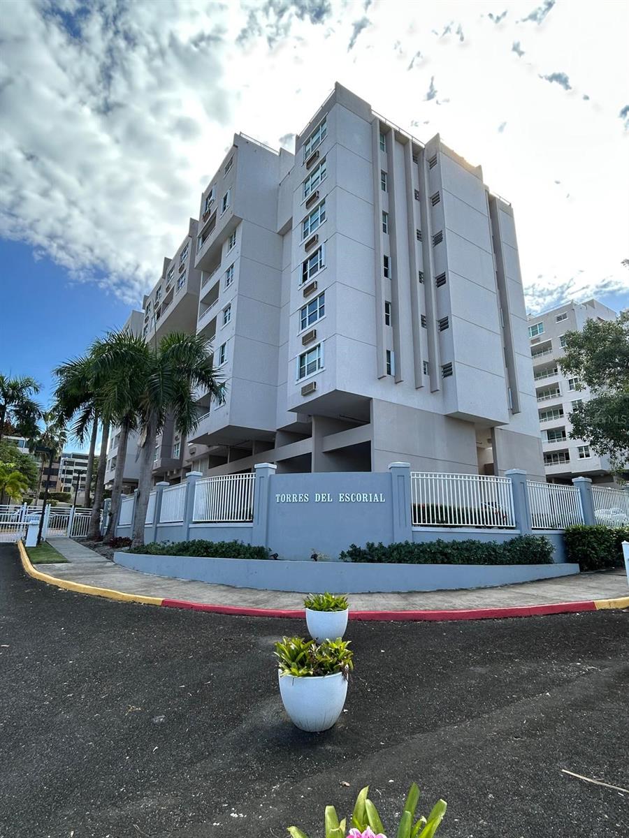 Cond. Torres Del Escorial 4002 Ave. Jose De Diego #606, Carolina, PR 00984