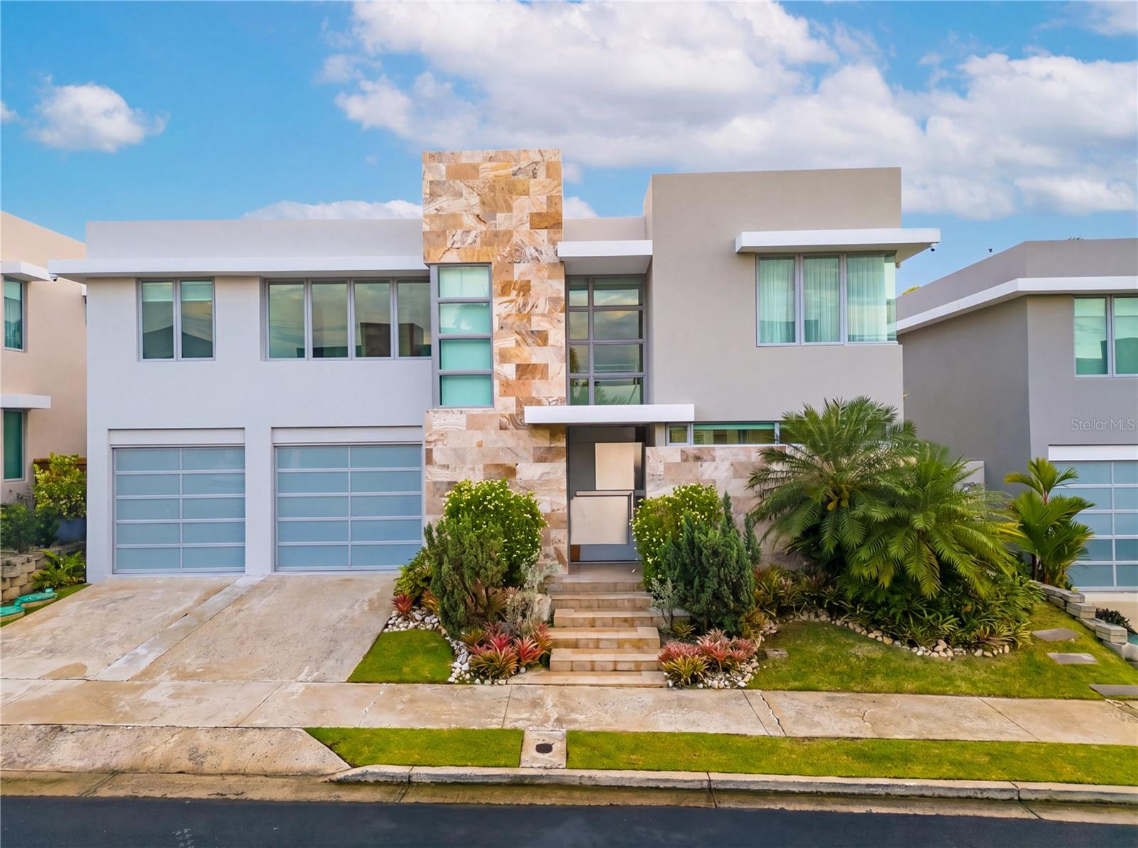 70 Calle Aquamarina, San Juan, PR 00926
