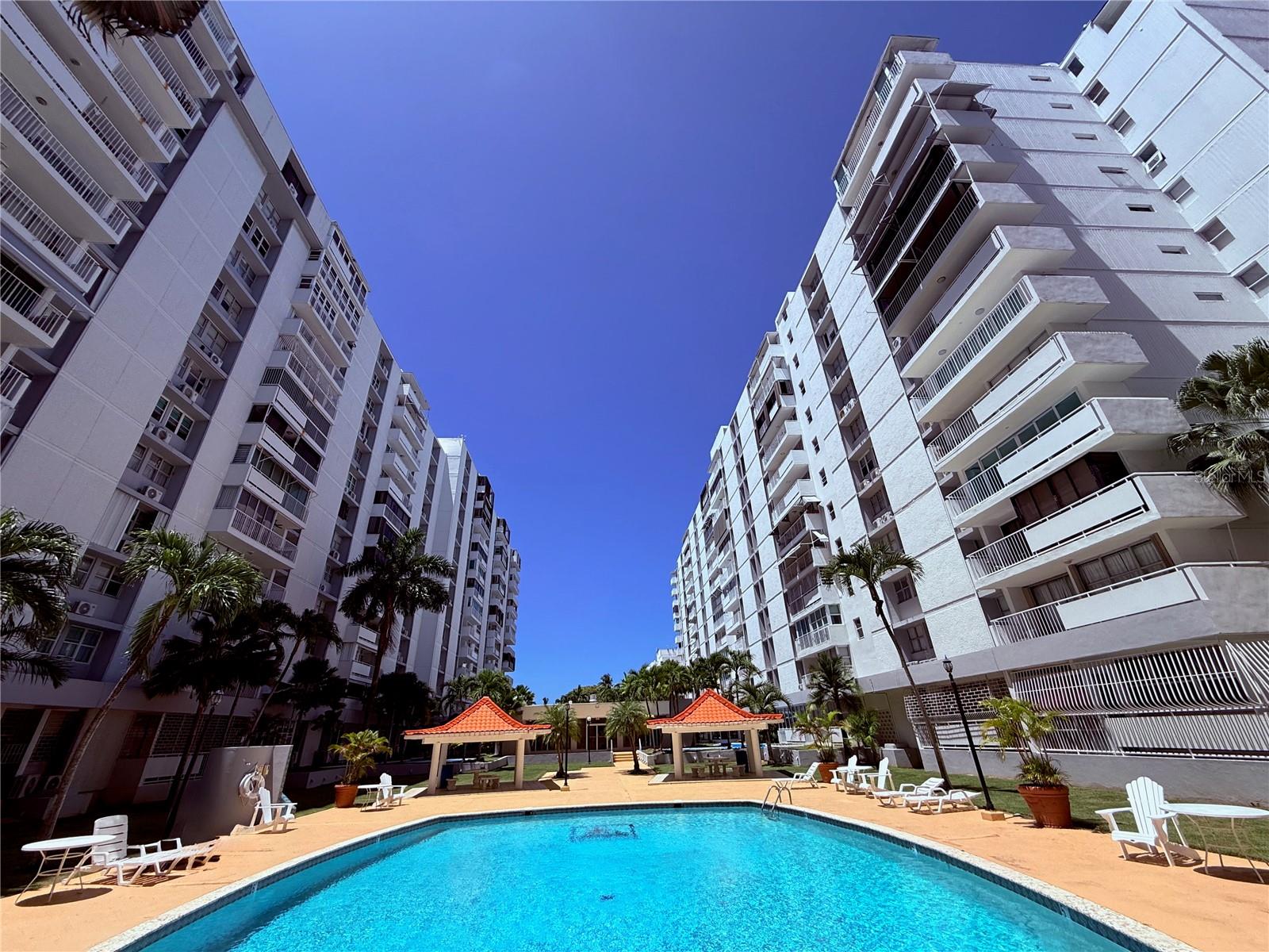 6410 Isla Verde Ave #8c, Carolina, PR 00979