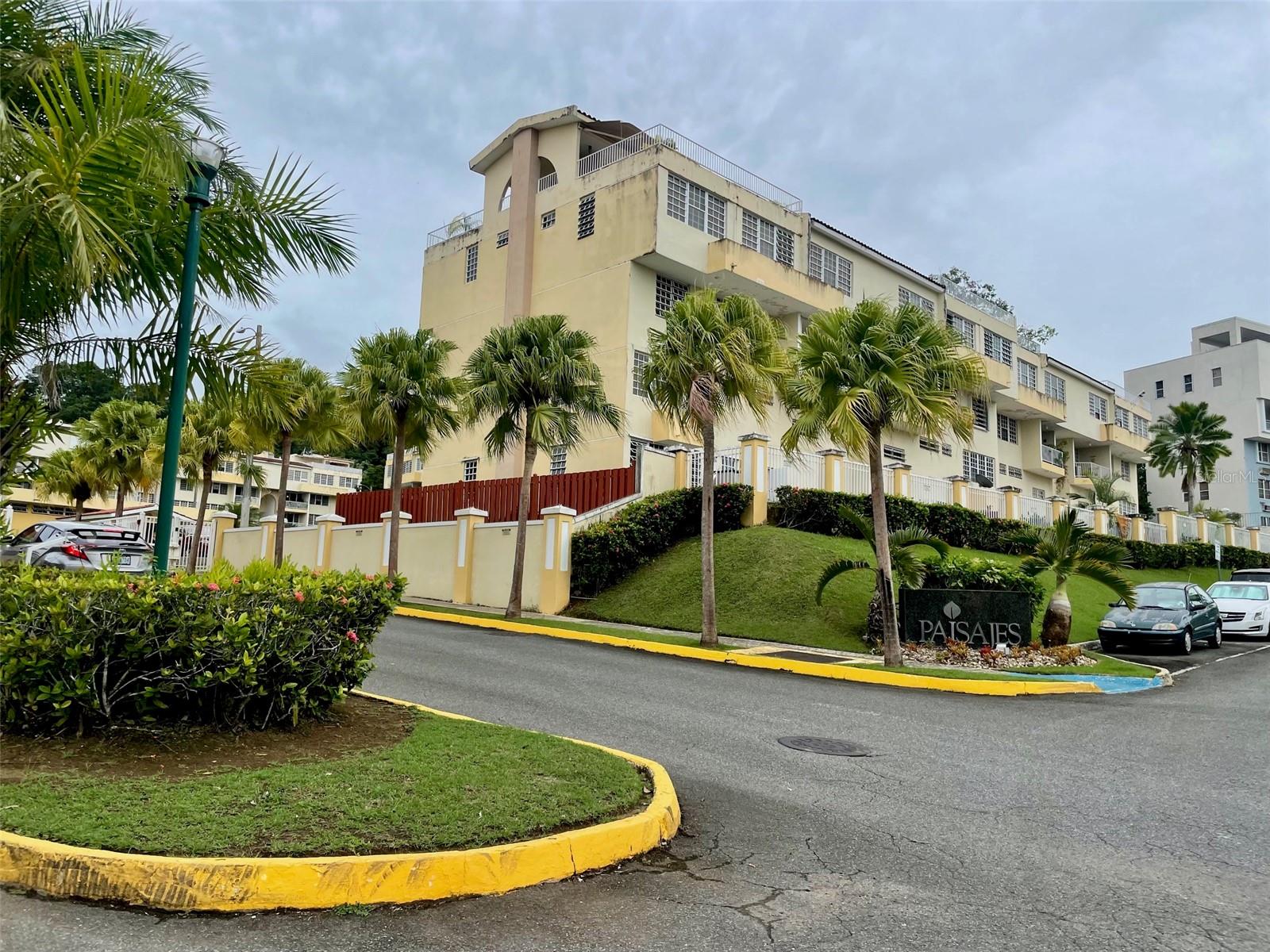 1 Boulevard Media Luna #F-21, Carolina, PR 00987