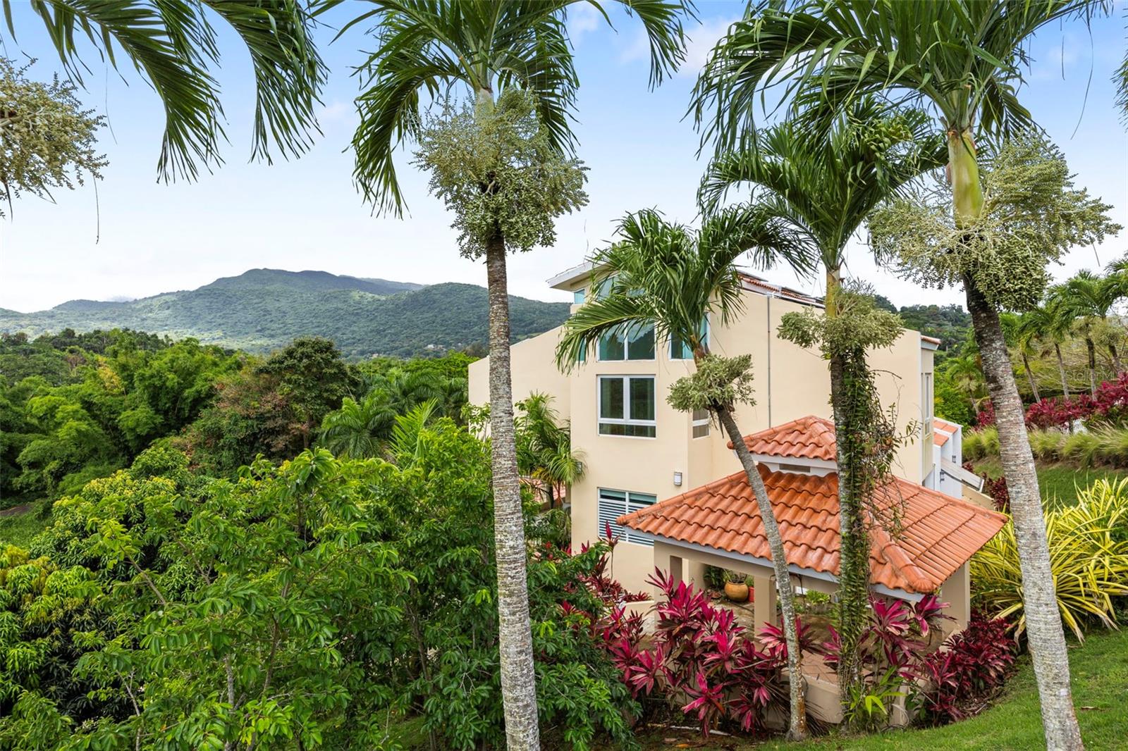 23 & 24 Hacienda Carabali, Luquillo, PR 00773