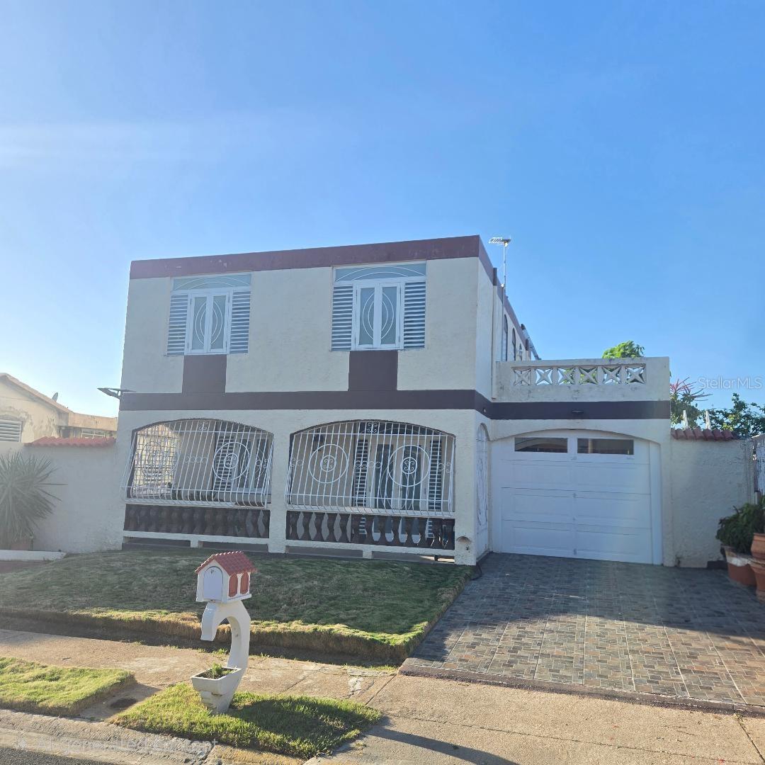 92 Levittown Lakes Calle Domingo Delgado, Toa Baja, PR 00949