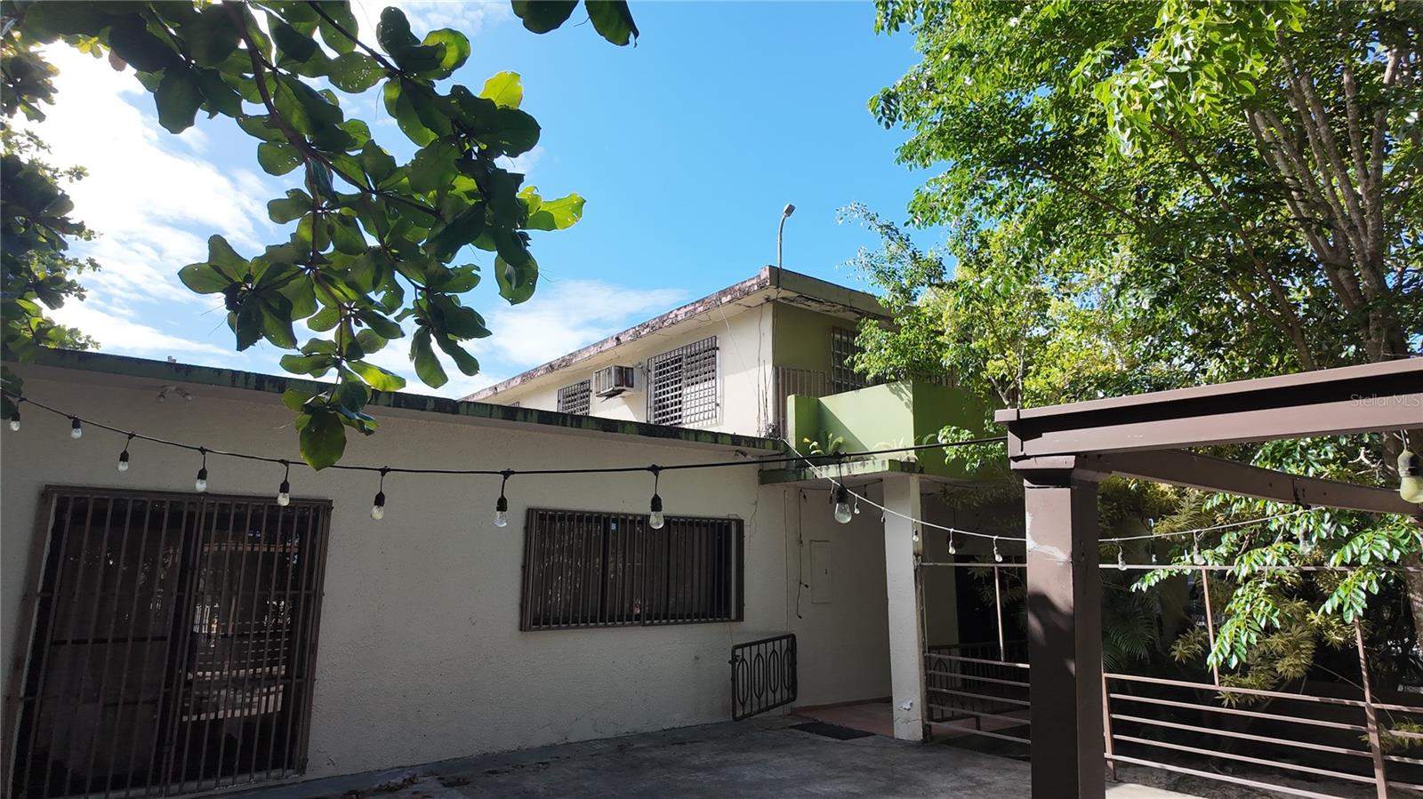 690 Los Naborias St, Vega Alta, PR 00692