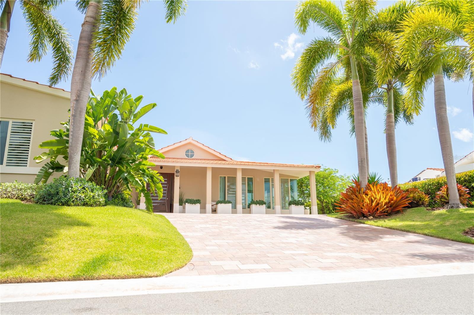 302 Camino De Los Cedros, Dorado, PR 00646