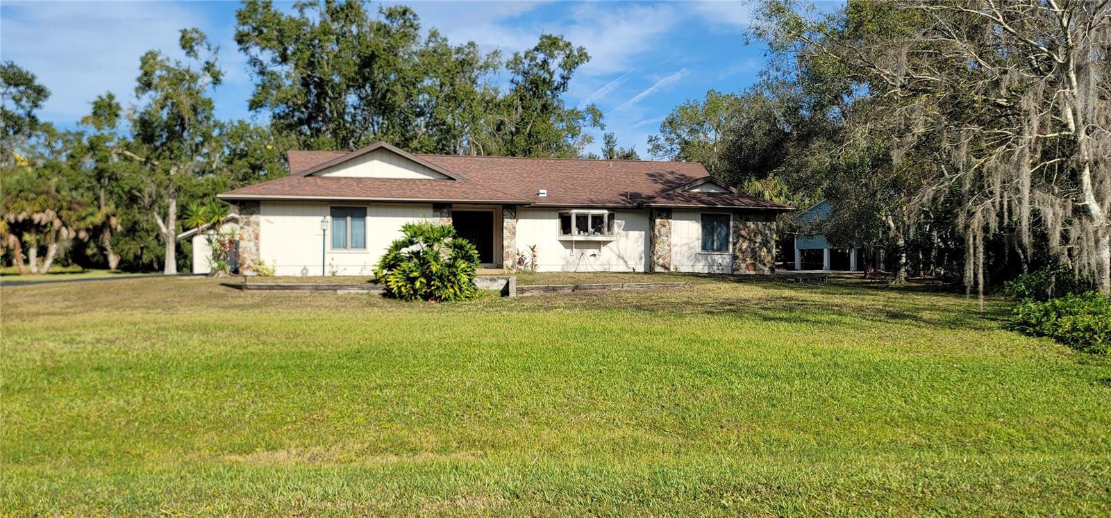 3664 Walden Pond Dr, Sarasota, FL 34240
