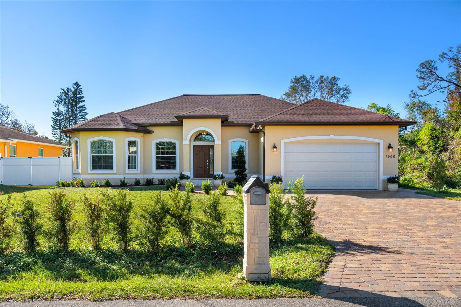 1900 Colleen St, Sarasota, FL 34231