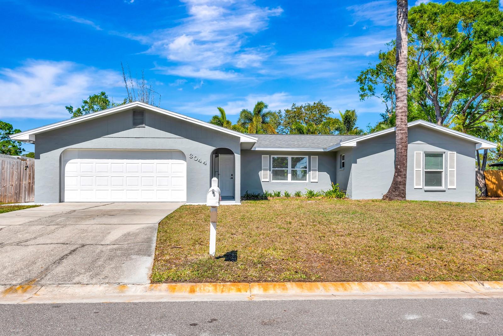 3044 Golden Rain Dr, Sarasota, FL 34232