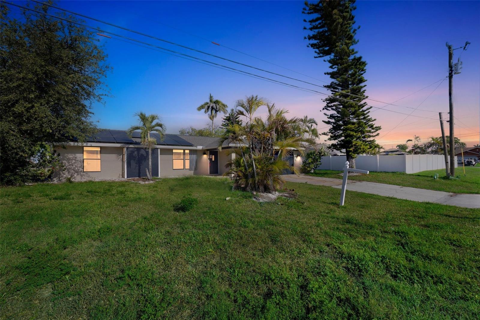 910 Se 23rd Pl, Cape Coral, FL 33990