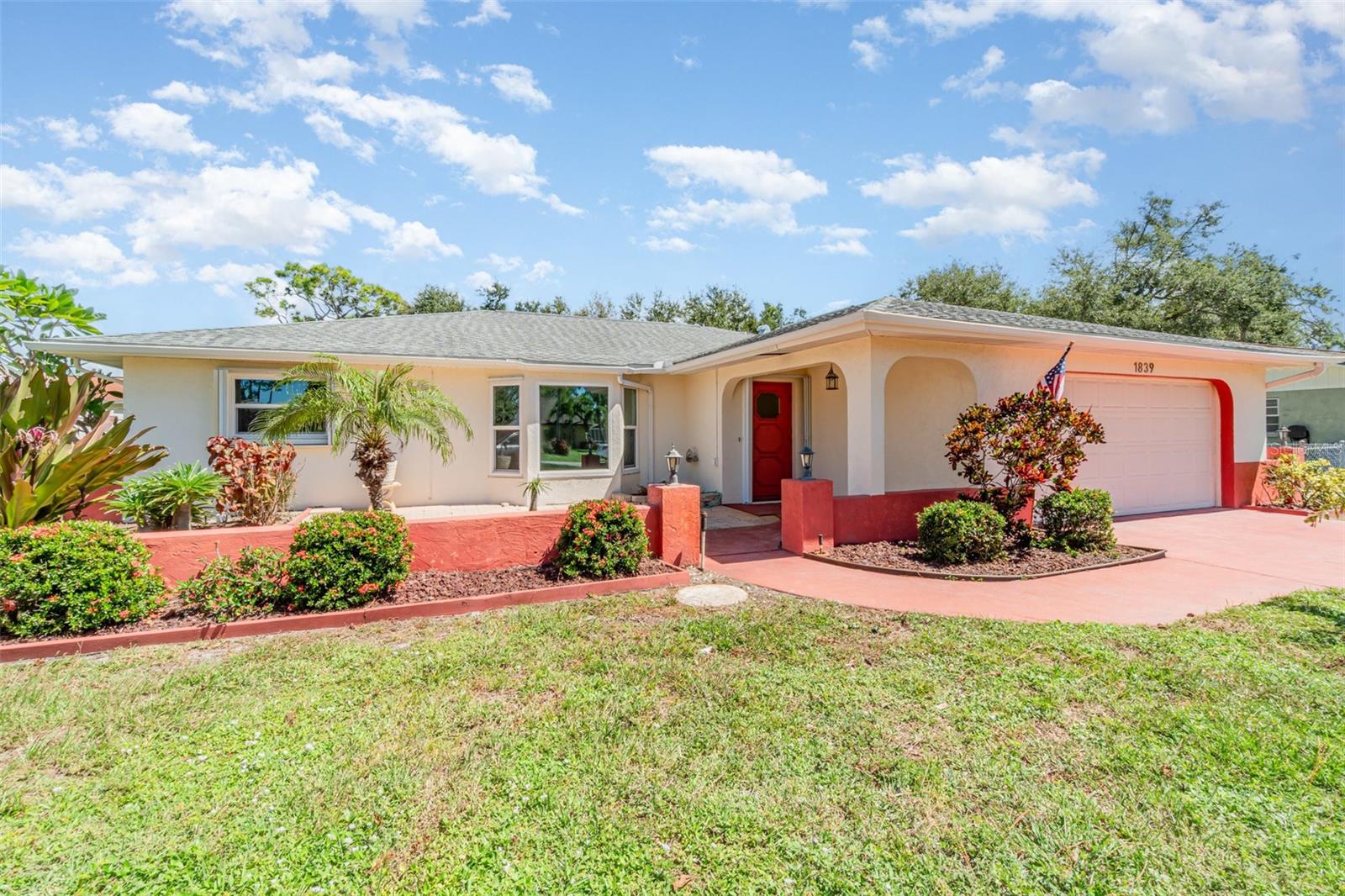 1839 Neptune Dr, Englewood, FL 34223