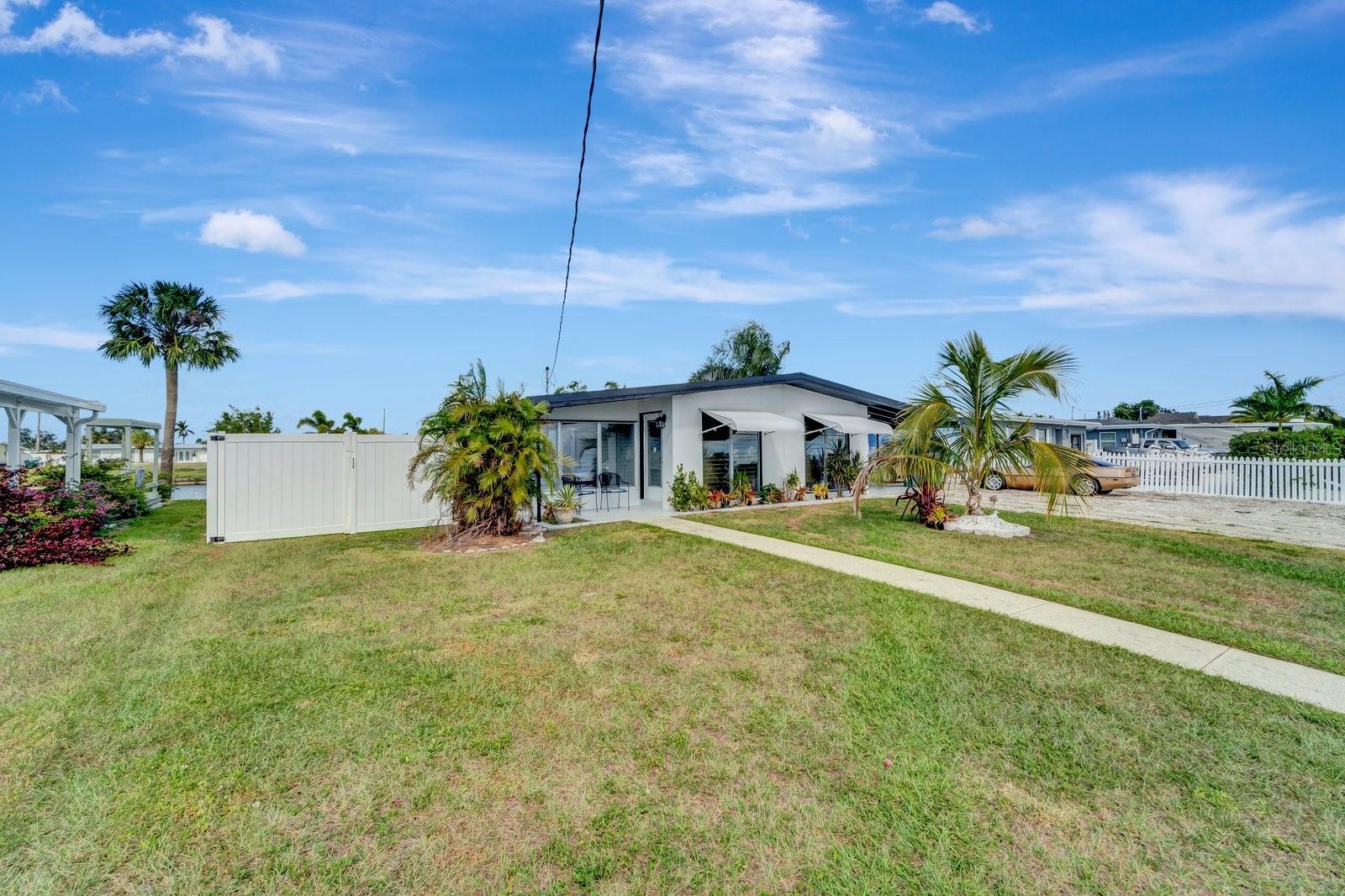 551 Lindley Ter, Port Charlotte, FL 33952