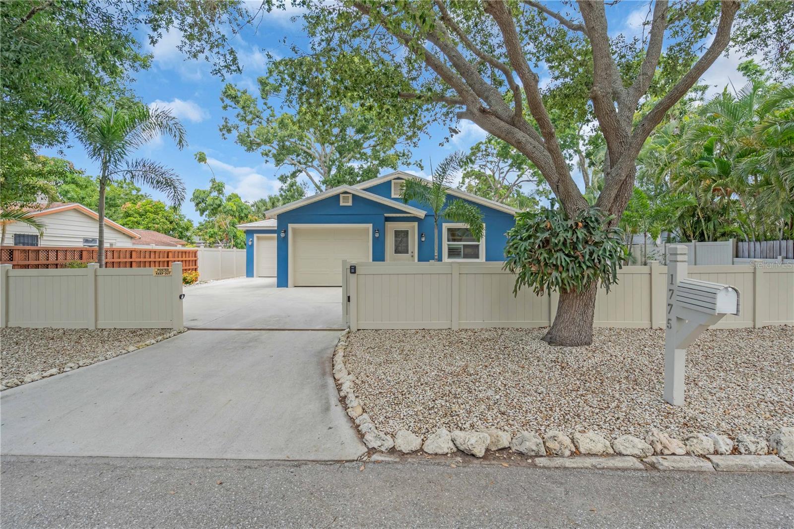 1775 8th St, Sarasota, FL 34236