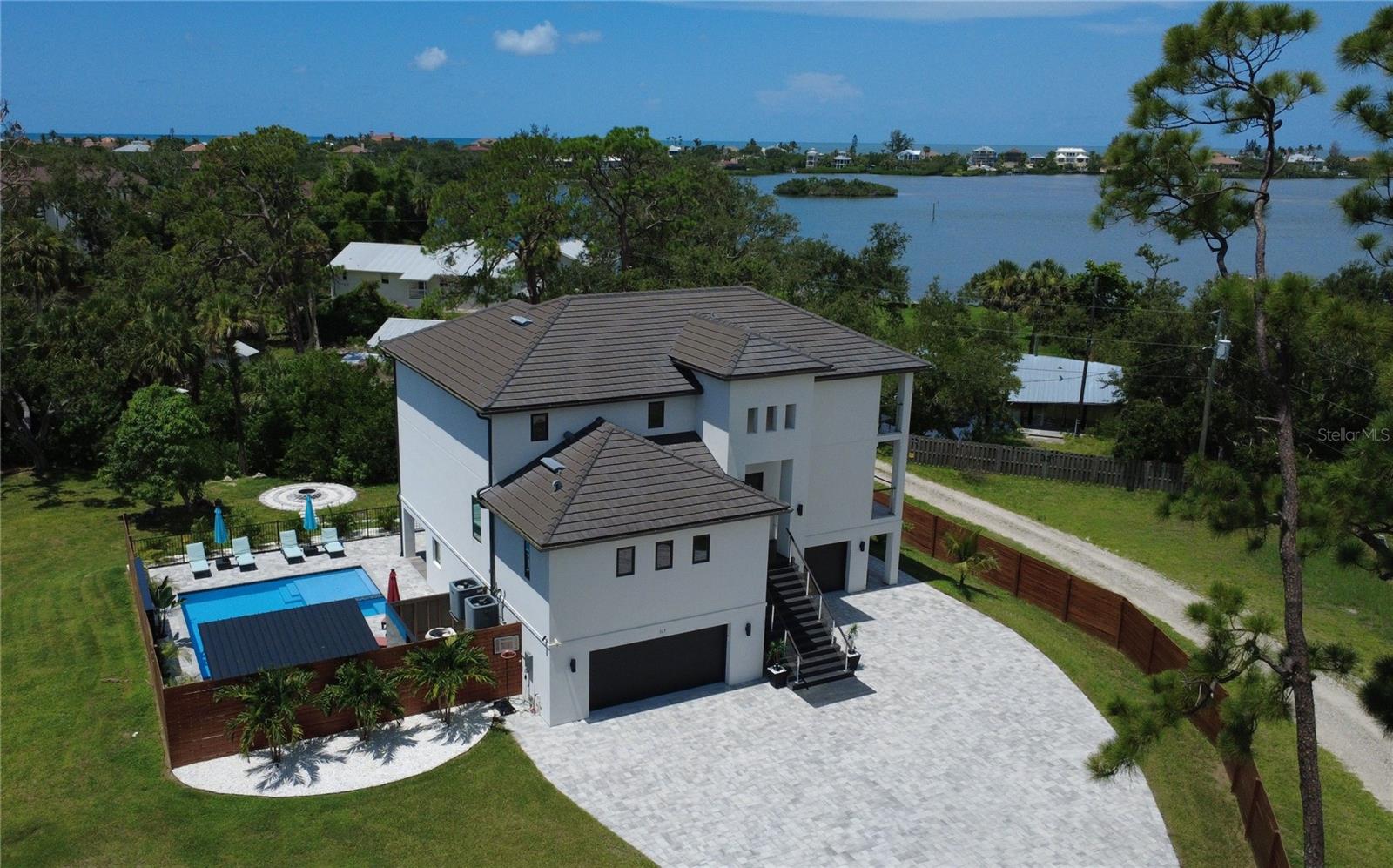 327 Roberts Rd, Nokomis, FL 34275