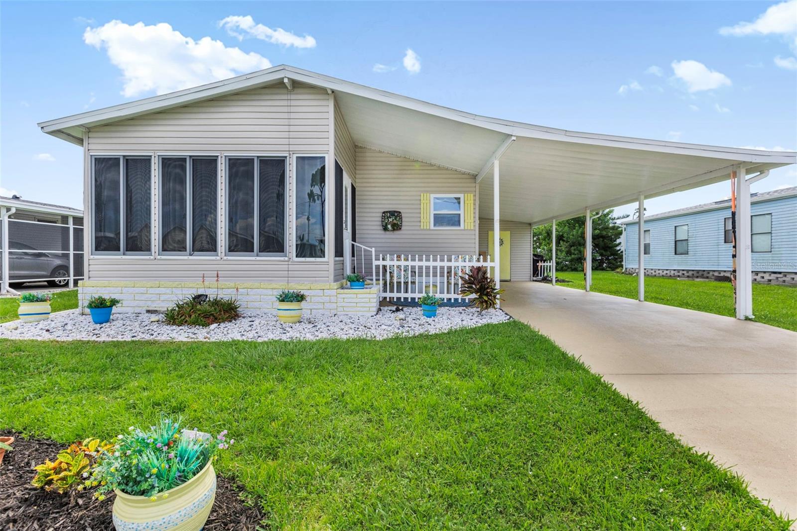 215 Hibisco Dr, North Port, FL 34287