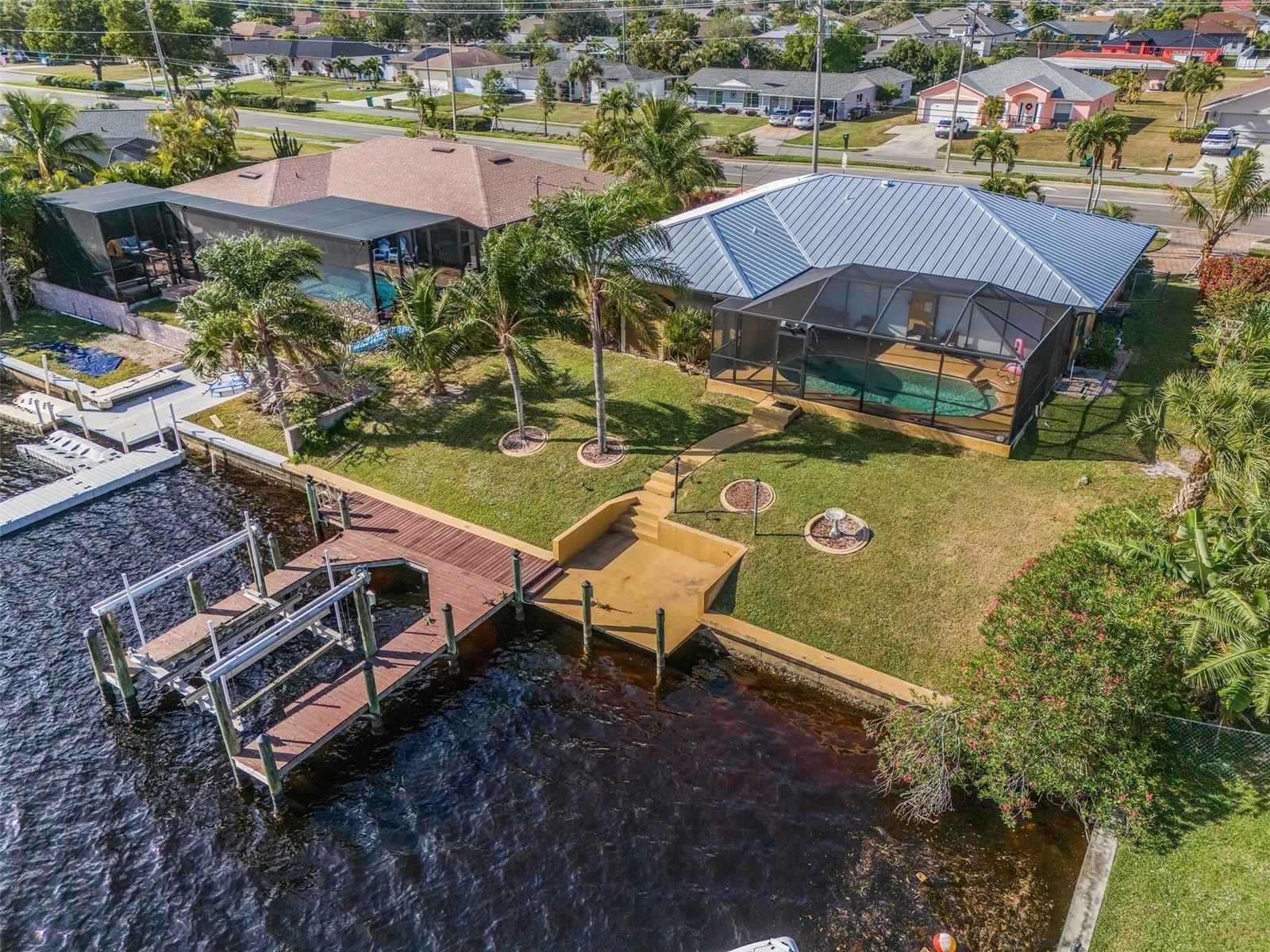 2807 Country Club Blvd, Cape Coral, FL 33904