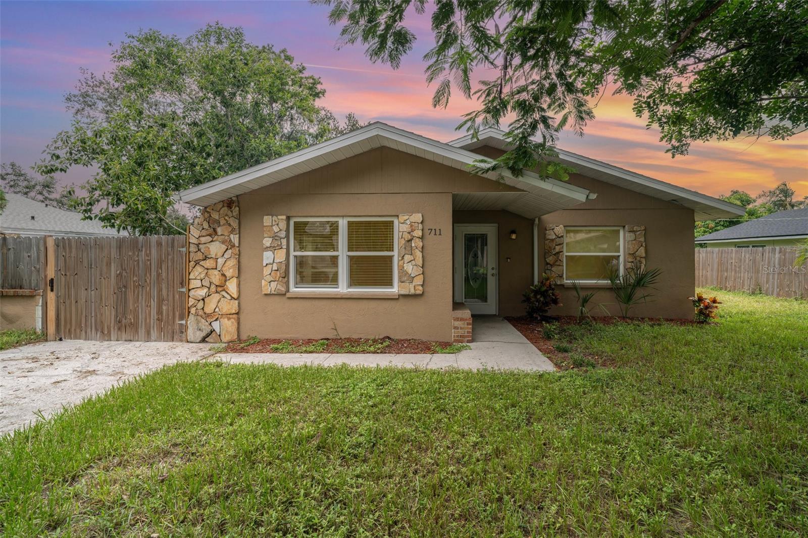 711 64th Avenue Dr E, Bradenton, FL 34203