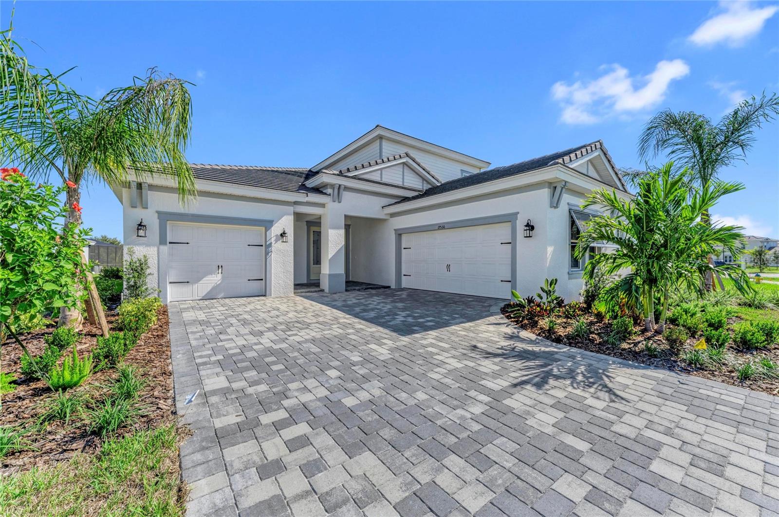 17530 Glistening Dr, Venice, FL 34293