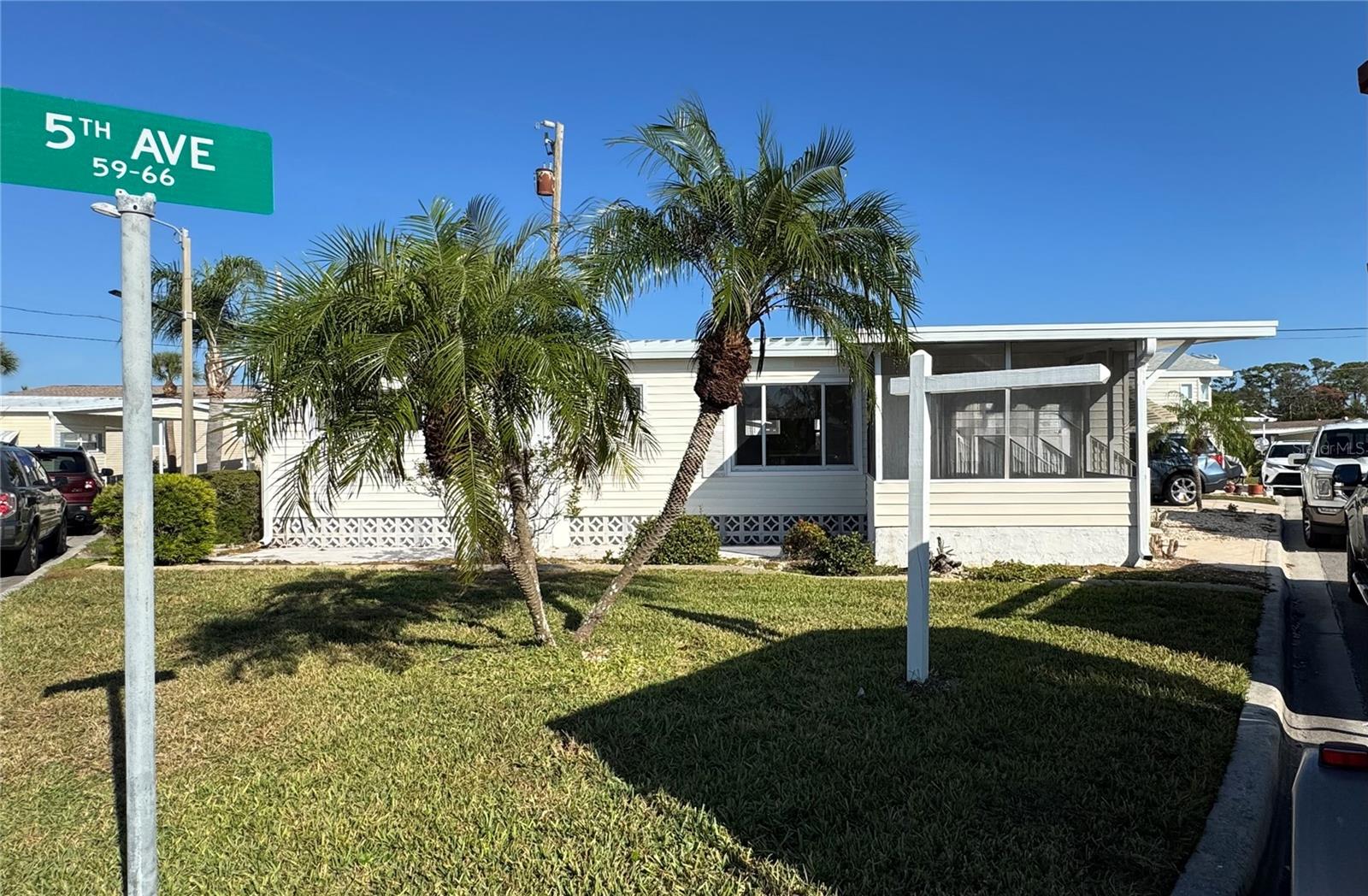 61 5th Ave, Venice, FL 34285