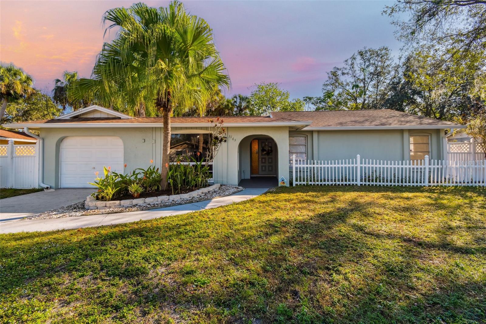 3165 Woodmont Dr, Sarasota, FL 34232