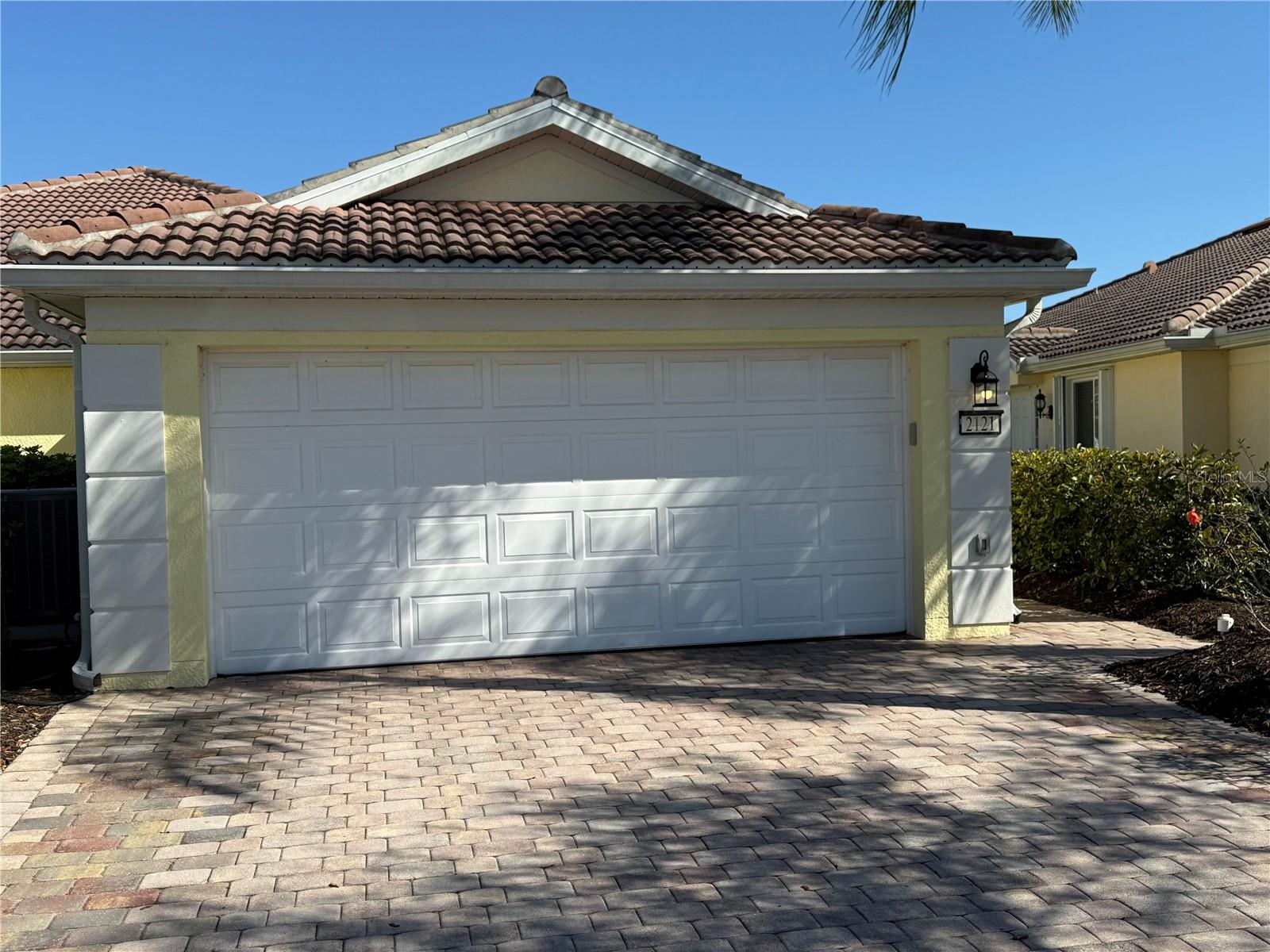 2121 Burgos Dr, Sarasota, FL 34238