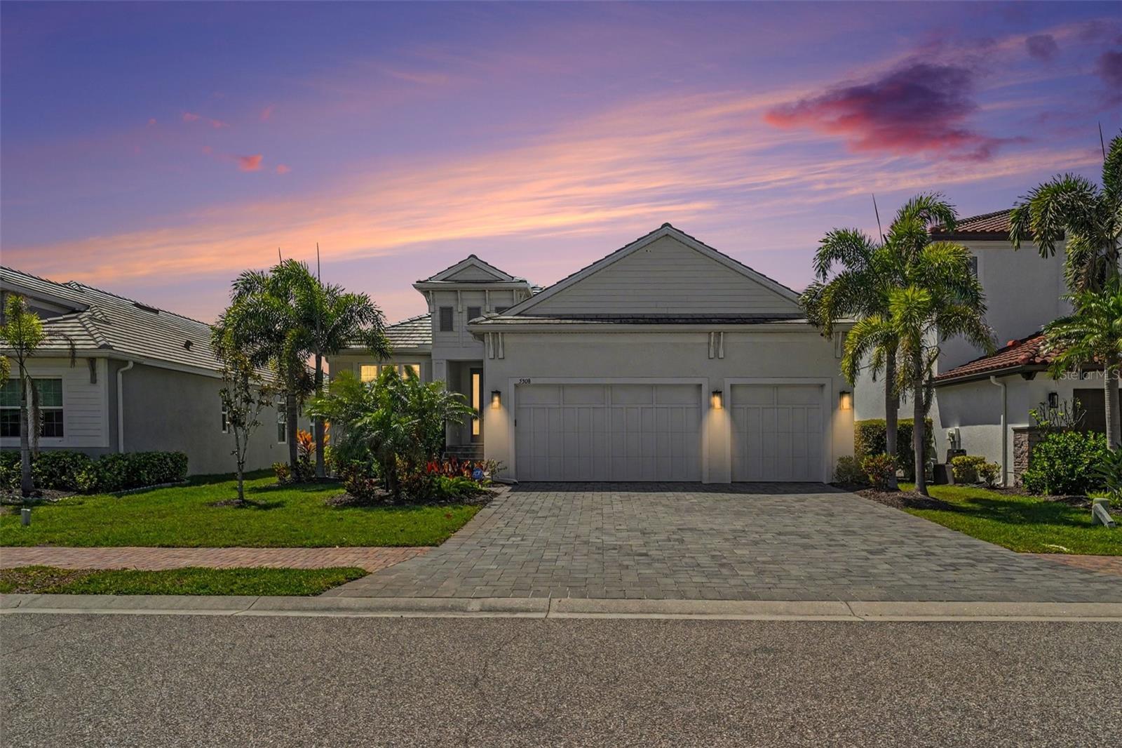 5508 Title Row Dr, Bradenton, FL 34210