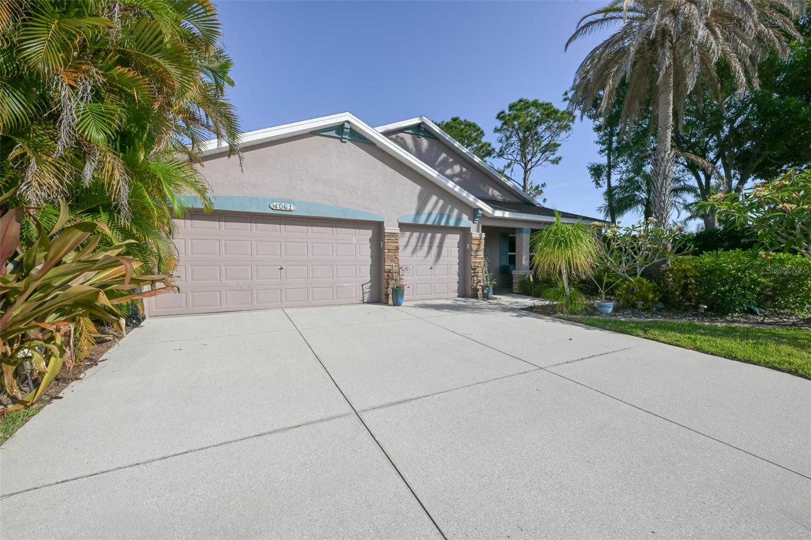 4061 Kingsfield Dr, Parrish, FL 34219