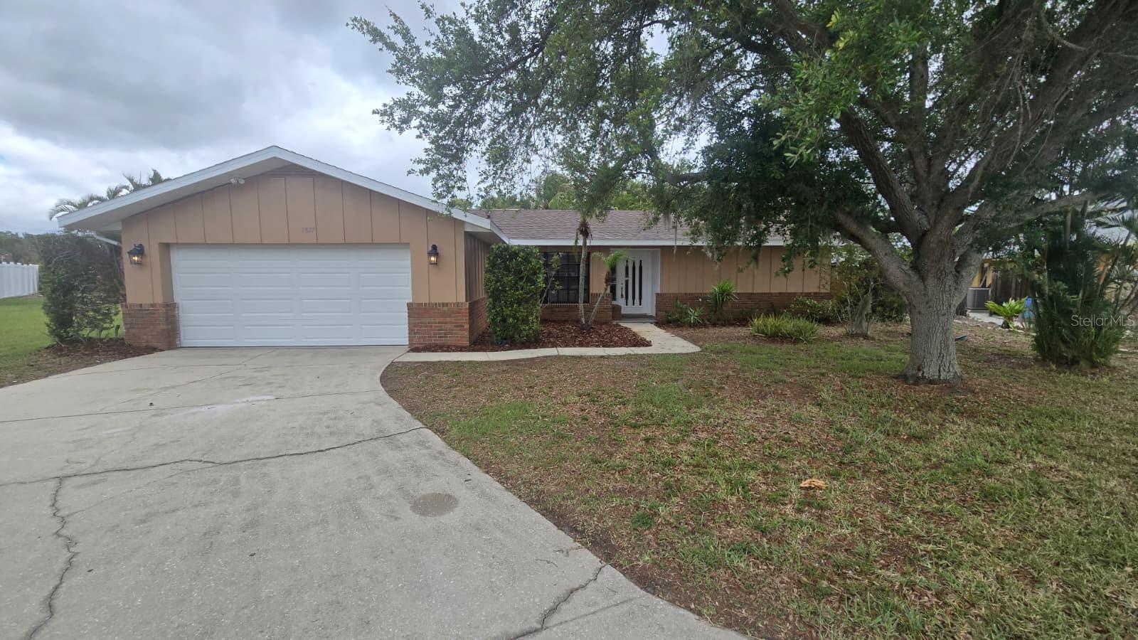 1827 76th St W, Bradenton, FL 34209