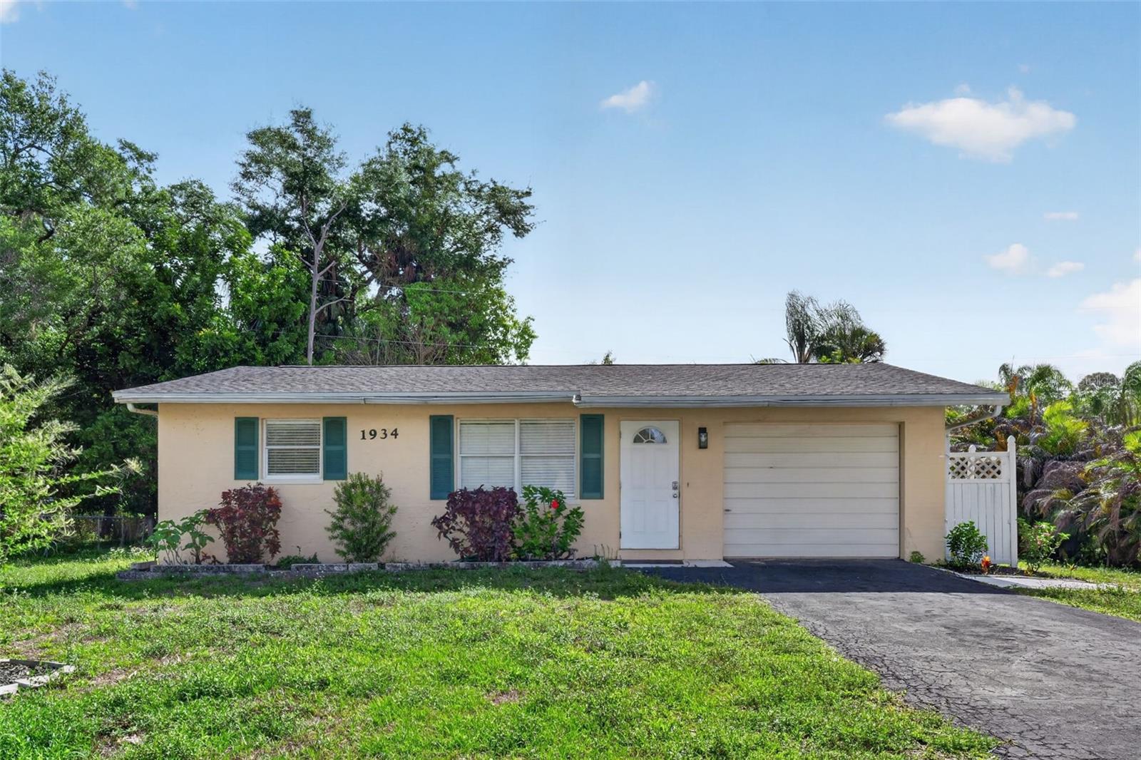 1934 Flamingo Dr, North Fort Myers, FL 33917