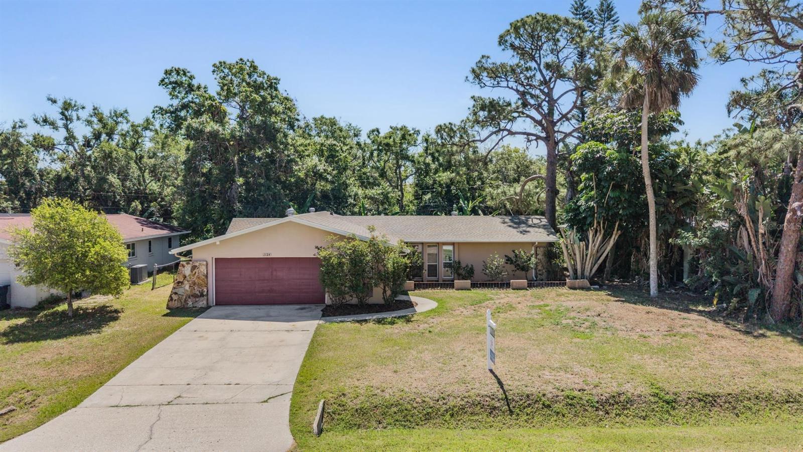 1124 Danny Dr, Sarasota, FL 34243