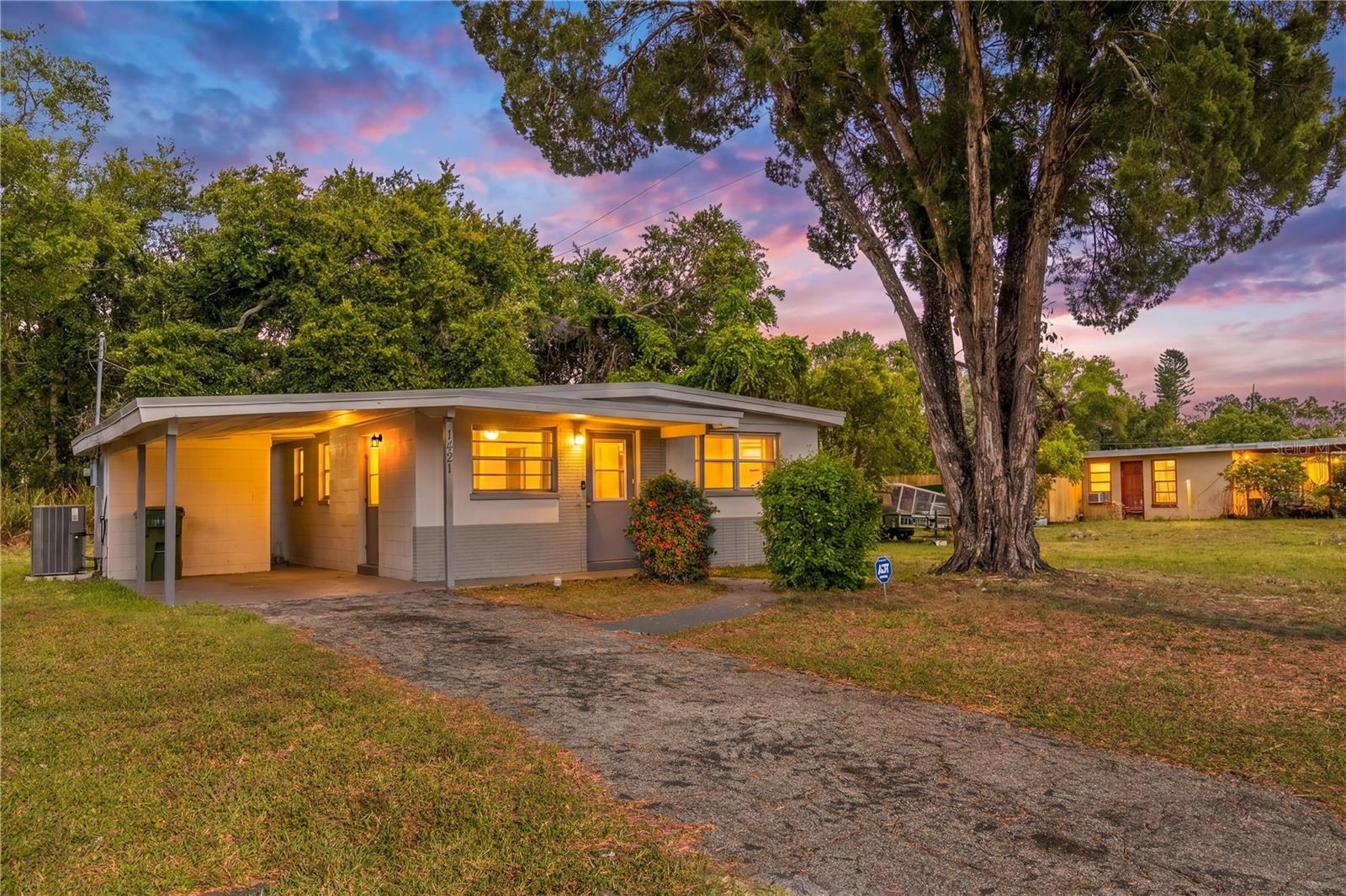 1421 14th St E, Bradenton, FL 34208