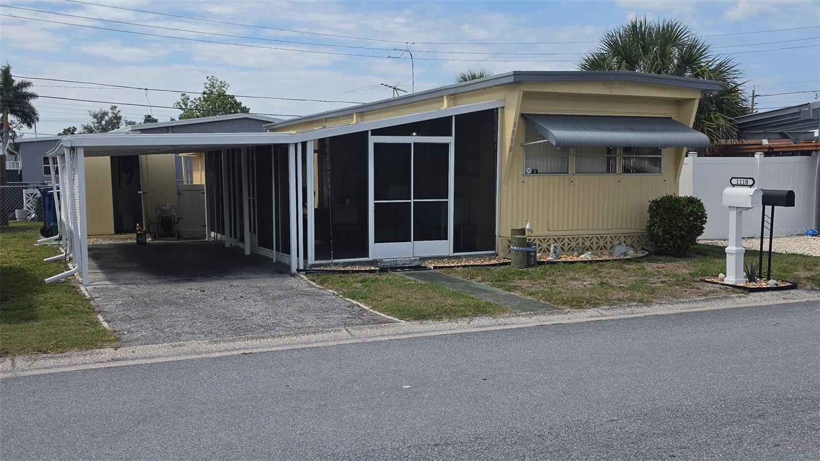 1110 49th Ave Dr W, Bradenton, FL 34207