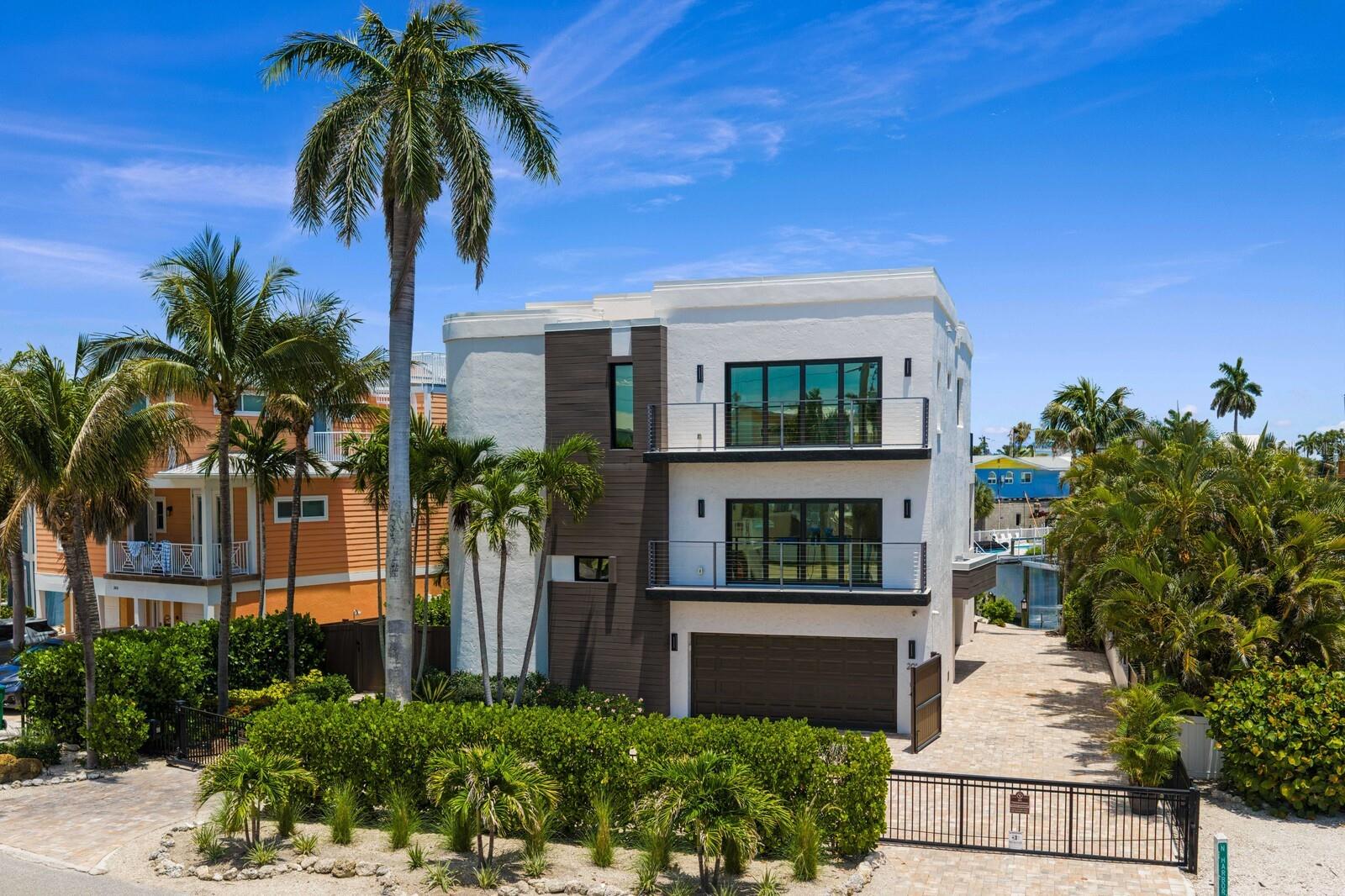 201 N Harbor Dr, Holmes Beach, FL 34217