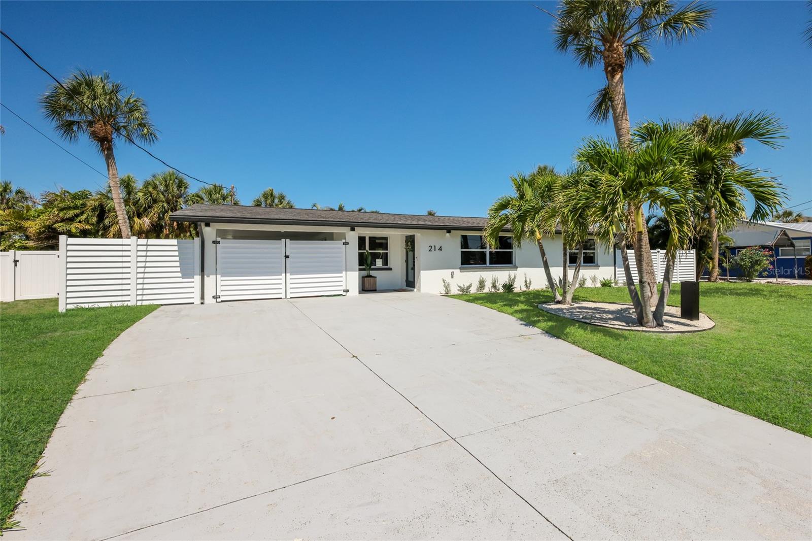 214 85th St, Holmes Beach, FL 34217