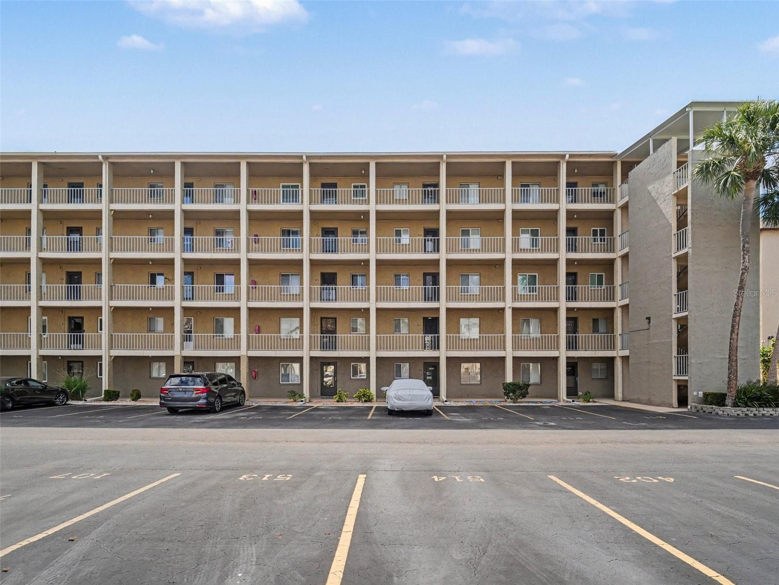 3801 Lake Bayshore Dr #H413, Bradenton, FL 34205