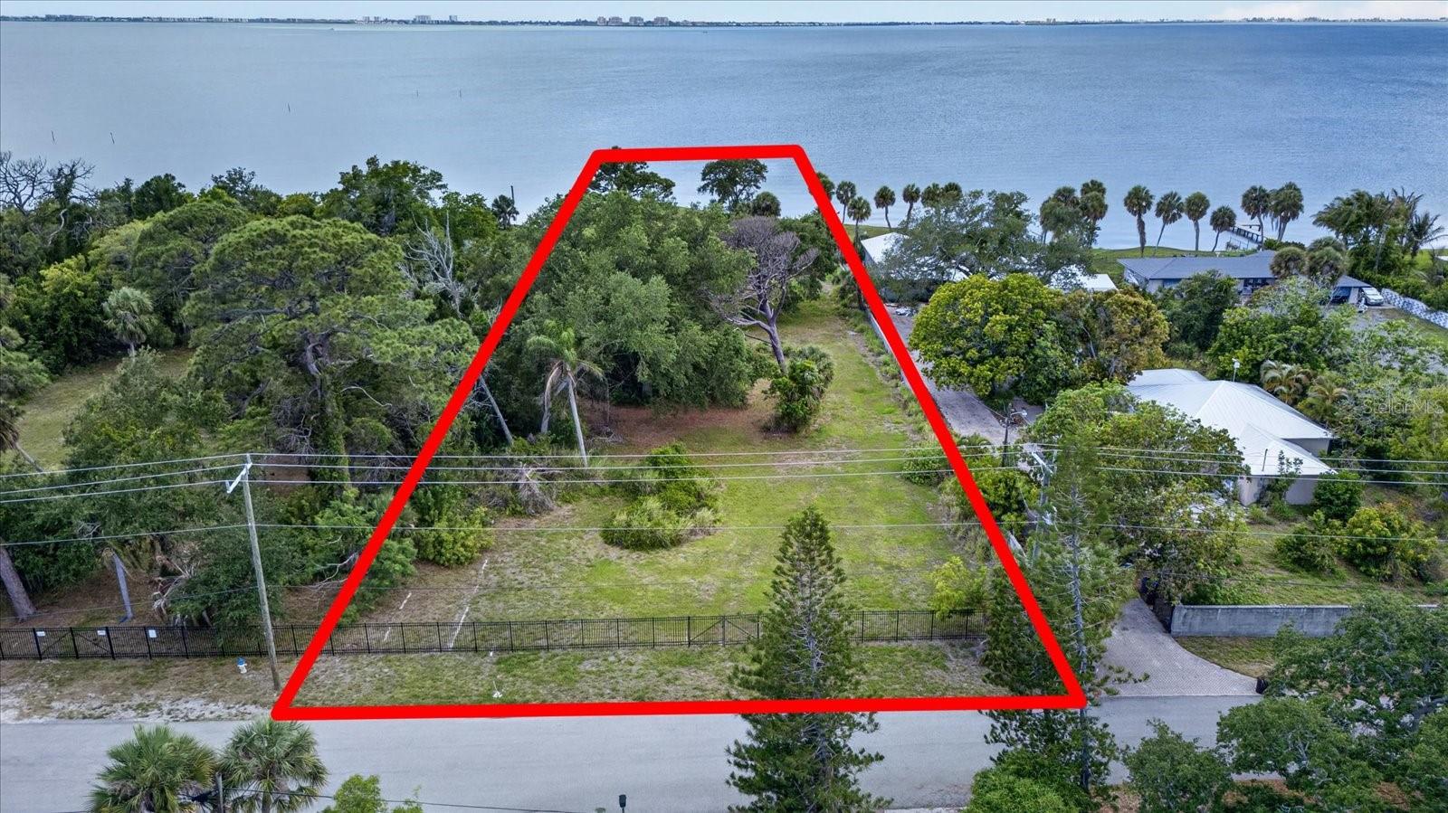 8258 Longbay Blvd, Sarasota, FL 34243