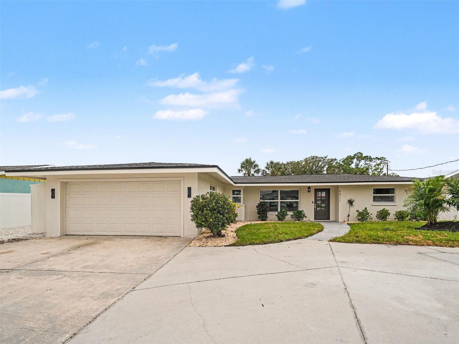 9911 Royal Palm Dr, Bradenton, FL 34210