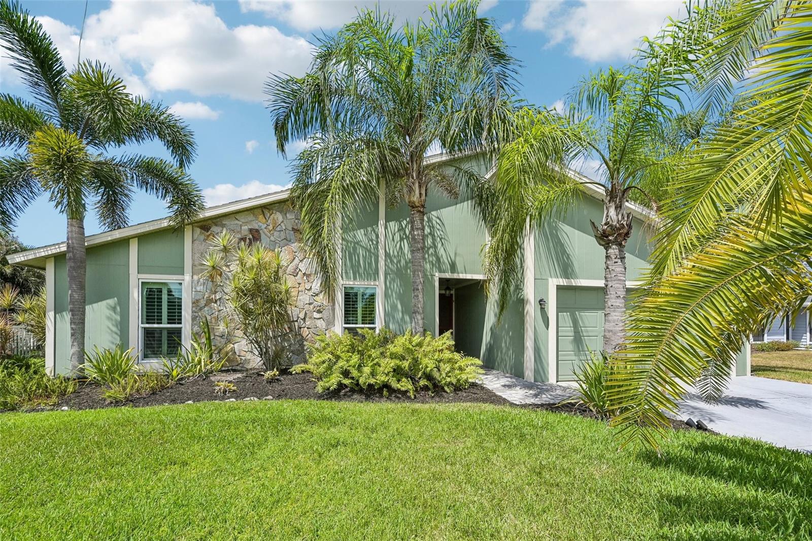 4712 Glenbrooke Dr, Sarasota, FL 34243