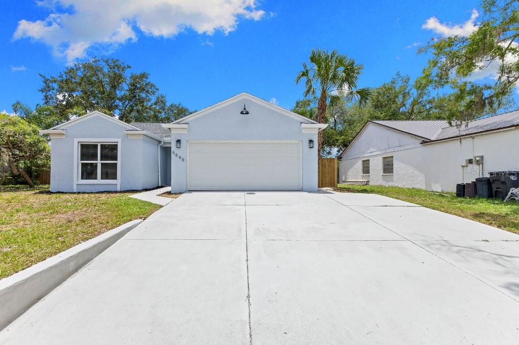 5690 25th Street Cir E, Bradenton, FL 34203