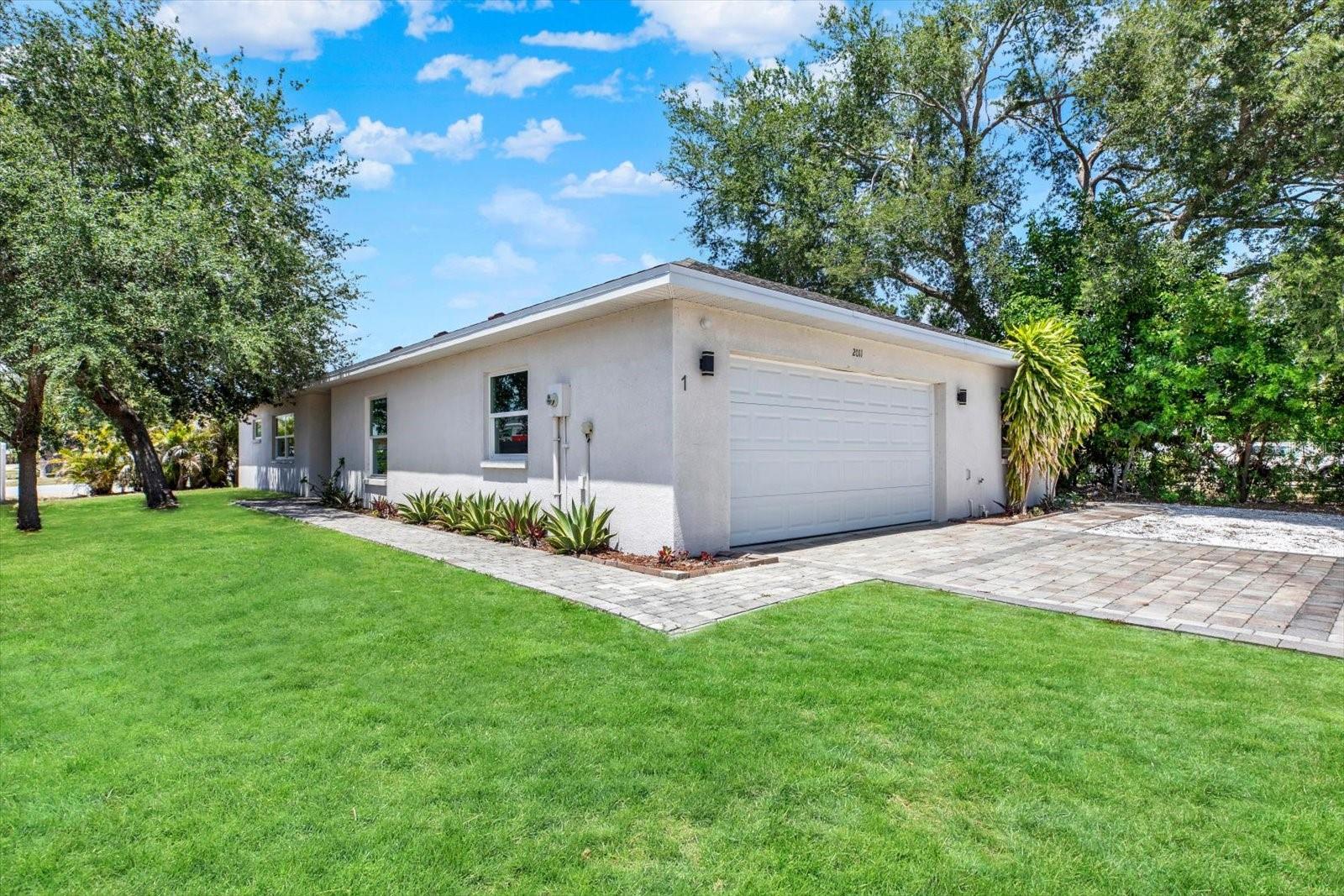2011 Outer Dr, Sarasota, FL 34231