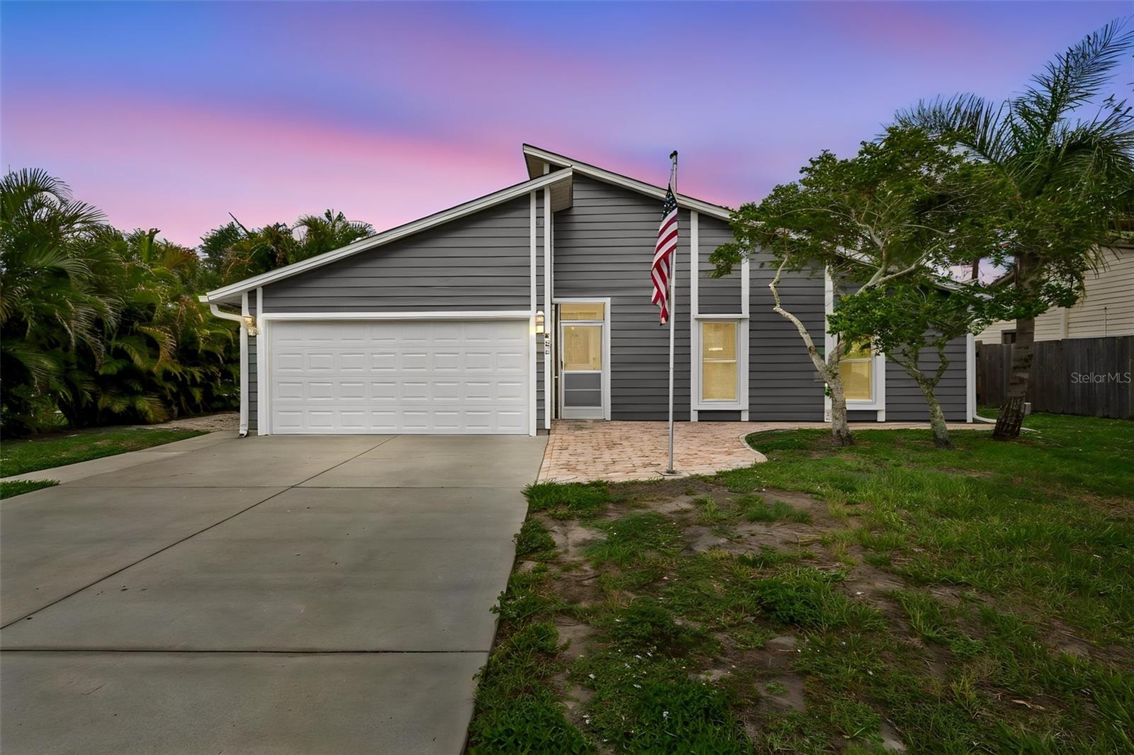 903 Plum Tree Ln, Sarasota, FL 34243