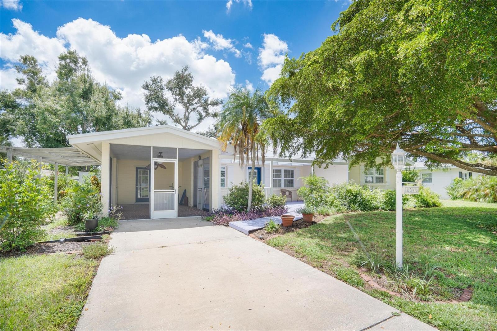 3040 New England St, Sarasota, FL 34231