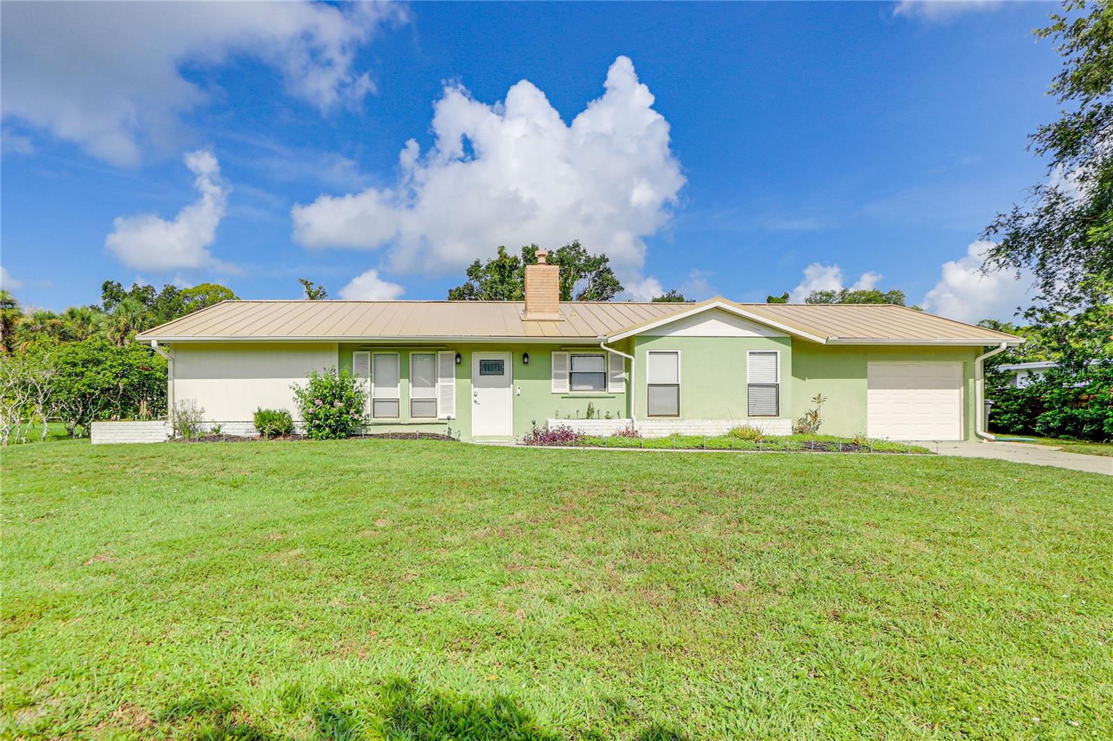 2110 Heasley Rd, Englewood, FL 34223