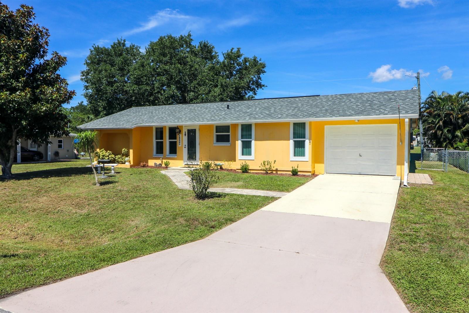 582 Ridgewood St Nw, Port Charlotte, FL 33952