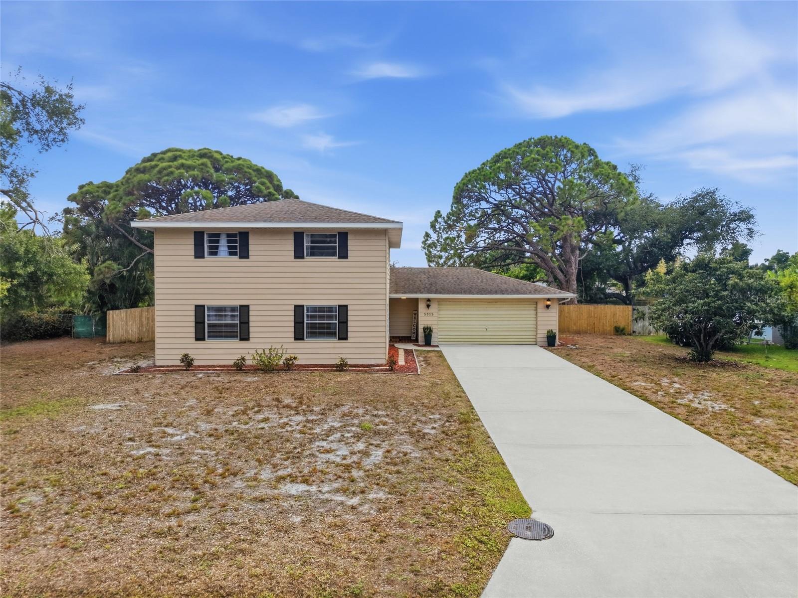 5315 9th Avenue Dr W, Bradenton, FL 34209